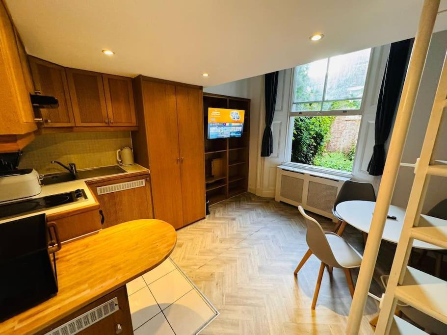Trio'S Haven In Portebello Road London Exterior photo