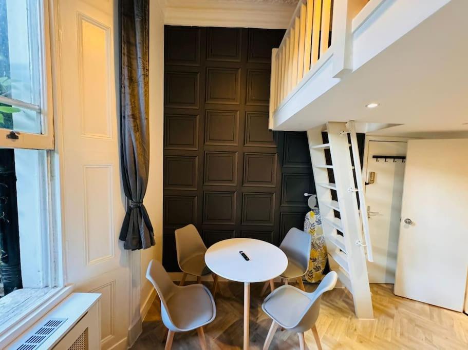 Trio'S Haven In Portebello Road London Exterior photo